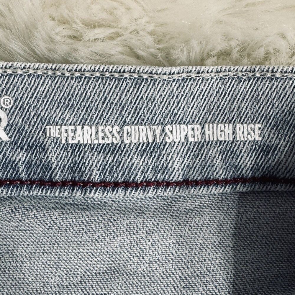 Wallflower Jeans Fearless Curvy Super High Rise Crop 10 (30x25) Blue Distressed - Picture 4 of 10